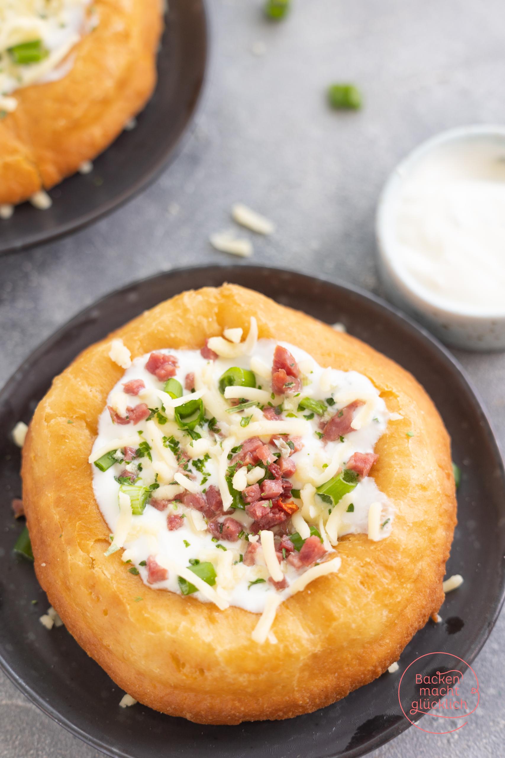 Bild von Langos mit Knoblauchcreme