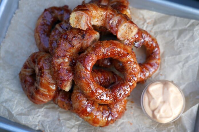 Bild von Bacon-Hack-Zwiebelringe